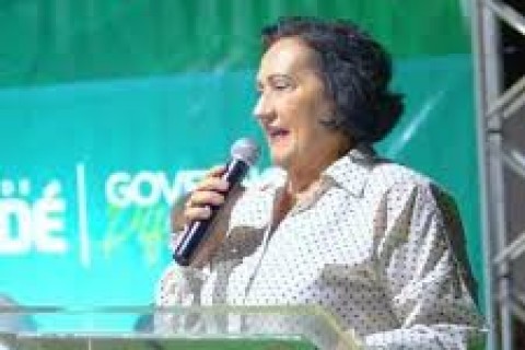 A ex-prefeita de Canindé, Rozário Ximenes, declarou neste sábado (28) que Eunício Oliveira “reúne forças para o Ceará” e é “um homem de muito prestígio”.